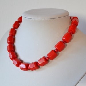 ART DECO hexagon faceted cut barrel bead red bakelite necklace 35 g vintage tested
