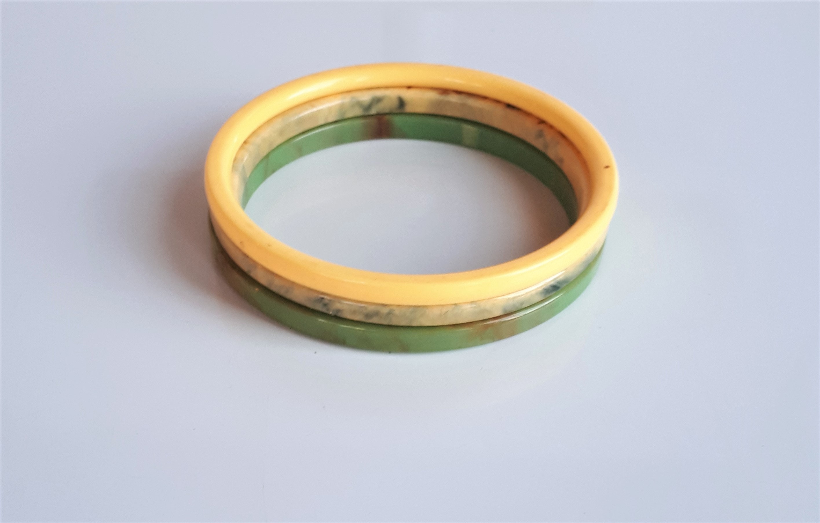 Lot De 3 Bracelets Joncs Art Déco En Bakélite Couleur Butterscotch/Ambre - Vintage, Ancien