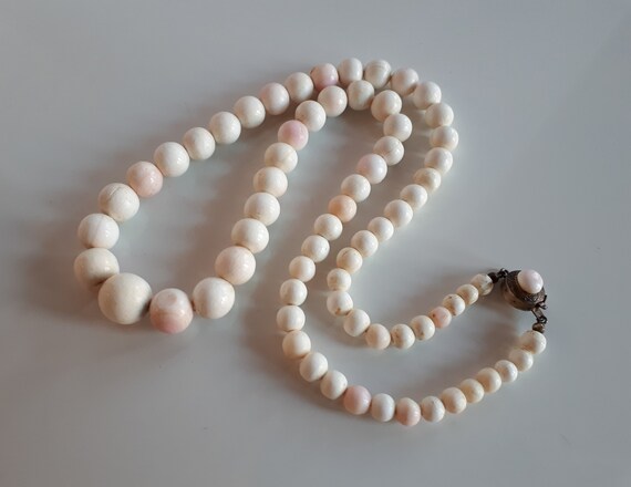 Native American 14k Gold Vintage Navajo Graduating Rare Circle Coral Necklace Native American 14k Gold Vintage Navajo Graduating Rare Circle Coral Necklace