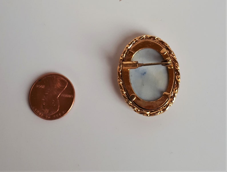 antique porcelain cameo brooch pin, Antique French Limoges black porcelain /'/' Wedding proposal /'/' gold Rococo couple cameo brooch pin