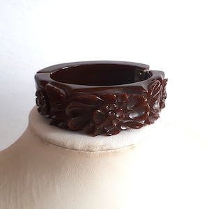 REDUCED price Fabulous chunky ART DECO deep carved chocolate brown bakelite cuff bracelet floral carving vintage 50 g tested