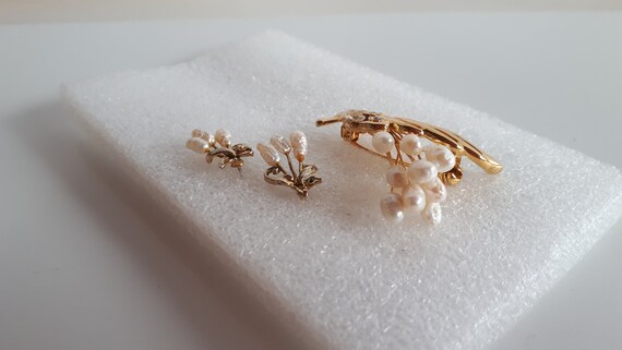 Pearl and gold metal brooch pin and earrings, Vin… - image 9