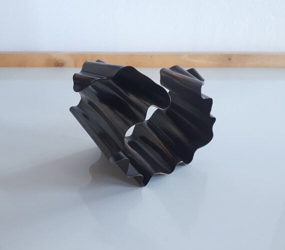 Vintage sculptural antiqued solid copper cuff bra… - image 6