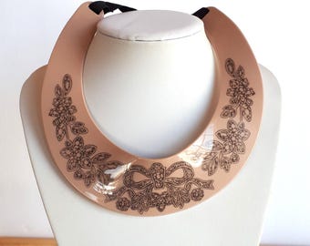 Made Italy V Valentino RED signed Floral Print Torque Necklace, Pink Plastic Collar
