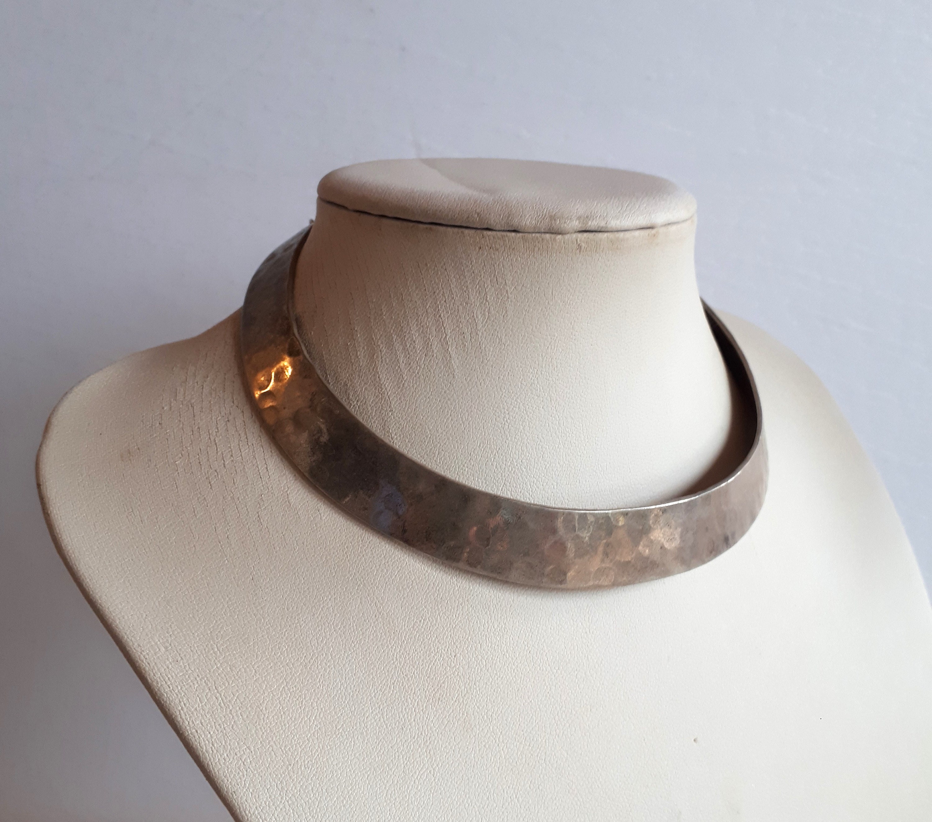 Collier Torque Ancien Artisanal En Cuivre Ou Laiton - Ras Du Cou, Occasion Avec Défauts