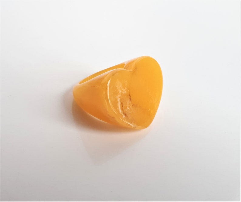 Yellow marbled lucite heart ring STATEMENT massive chunky plastic flat top ring Size 7.5