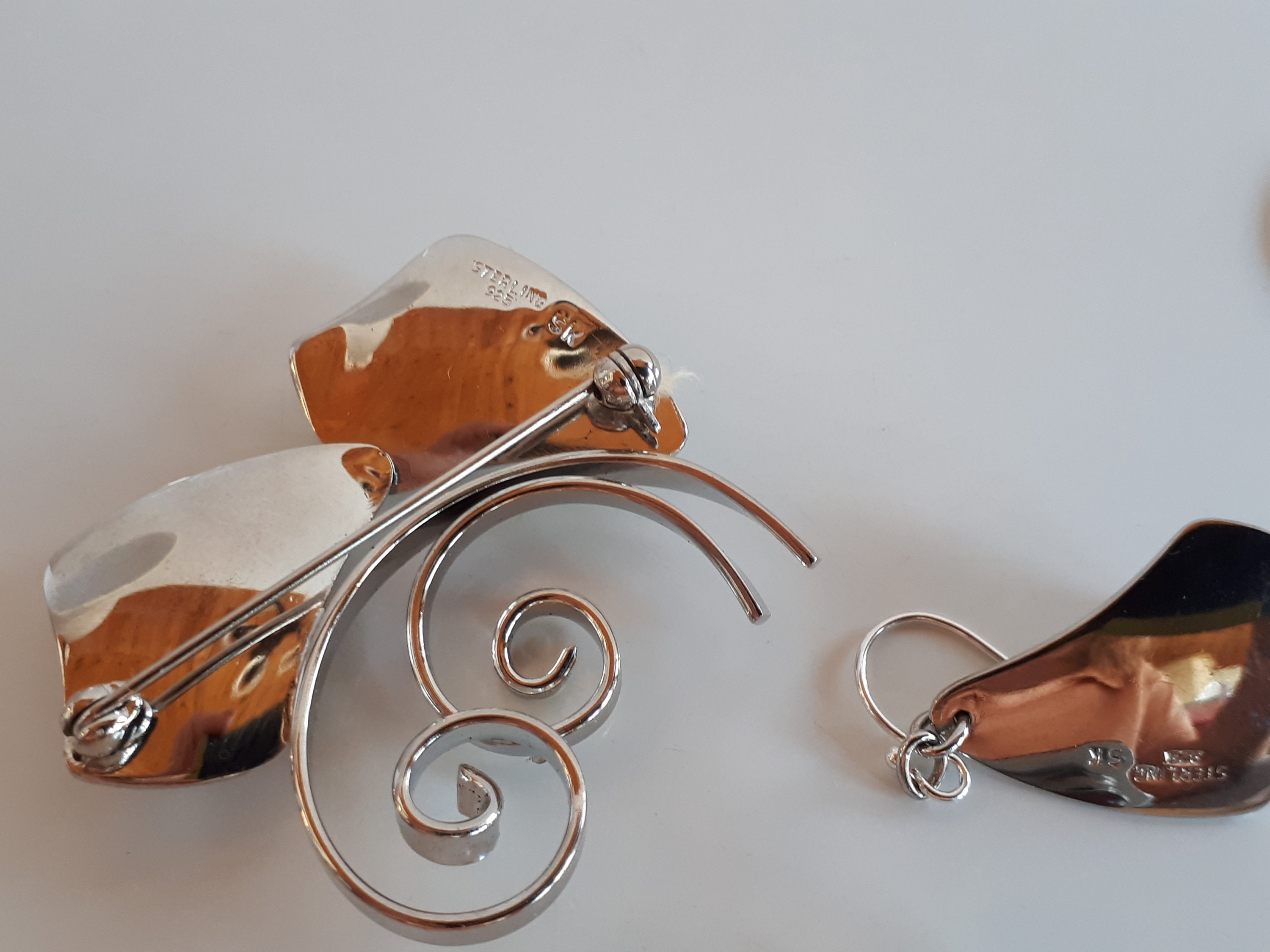 Broche Moderniste Argentée – Bijou Vintage De Créateur – État Impeccable