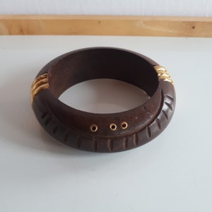 Chunky BOHO carved brown wood bangle bracelet with brass inlay
