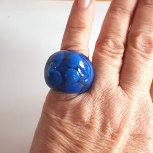 SOBRAL statement clear transparent embedded blue bubbles lucite plastic high domed ring size 5.5
