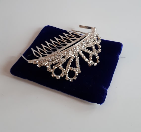 Vintage Women’s Rhinestone Tiara Hair Comb Silver Tone Bridal TRUE VINTAGE RHINESTONE TIARA CROWN WITH COMBS SILVER METAL  main image 3