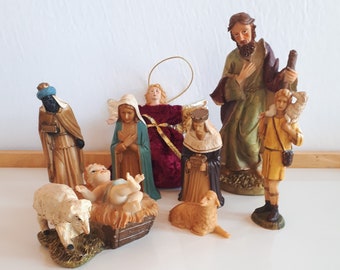 Christmas Nativity set creche 8 pcs Vintage resin plastic different sizes figurines collectible