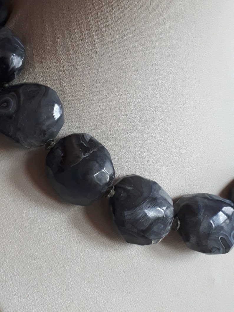 Chunky vintage Retro marbled gray black white plastic resin beaded choker necklace irregular beads zdjęcie 3