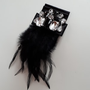 New old stock Vintage RUNWAY black feather and rhinestones brooch or hat hair pin clip embellishment, broche ou agrafe en plumes noires,
