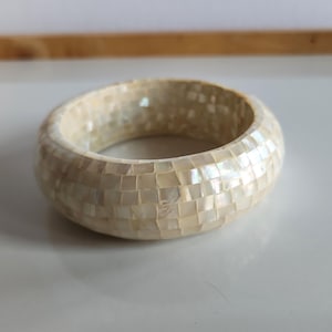 Pulsera vintage de mosaico de nácar con diseño de tablero de ajedrez y marquetería.