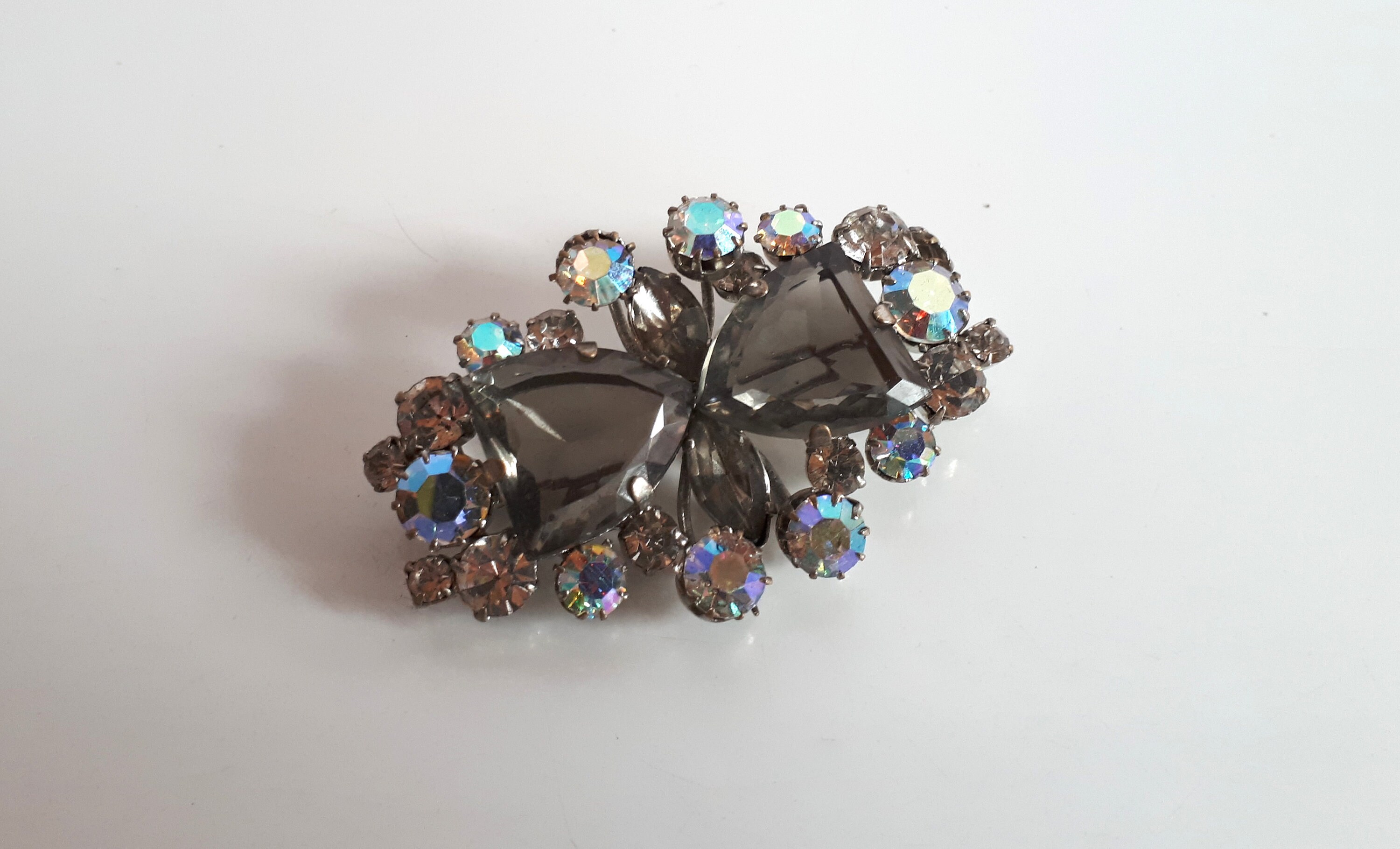 Broche vintage tendance rose avec strass incrustés de strass