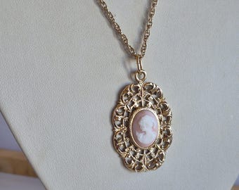 Vintage Victoriaanse goudkleurige ovale camee-hangerketting, plastic damesportret