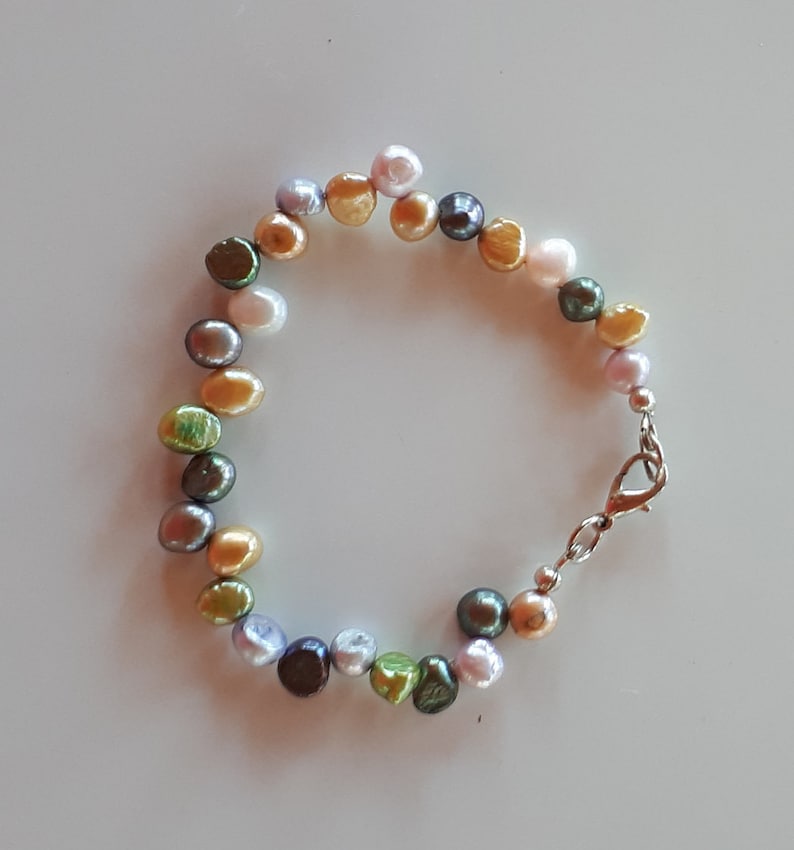 Natural and dyed cultured baroque pearl beaded bracelet grey silver yellow green white