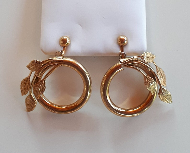 Big Unusual Vintage Designer Couture gold metal hoop statement clip earrings with leafs, hoop earrings, gold metal hoop earrings, image 1