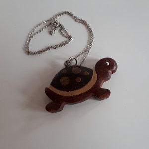 Hand carved wood inlay figural animal turtle pendant necklace silver tone chain