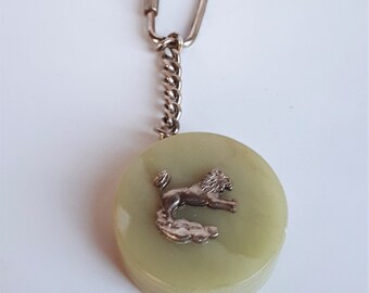 Unisex green onyx banded agate chunky disk with silver figural Lion key ring keychain