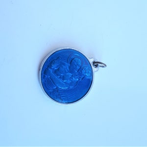 Lucite azul vintage sobre pingente religioso de lembrança de alumínio com São Cristóvão com o menino Jesus e Fátima Portugal