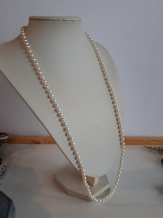 Gorgeous Vintage lustrous white glass faux pearl … - image 3