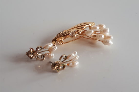 Pearl and gold metal brooch pin and earrings, Vin… - image 3