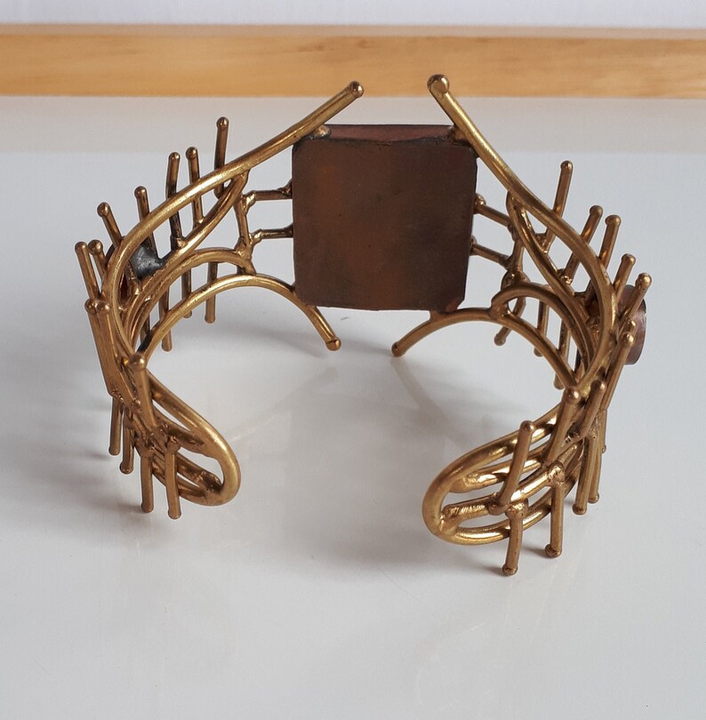 STATEMENT ooak Vintage 70/'s handcrafted artist studio modernist brutalist structural brass cuff bracelet with green resin accent