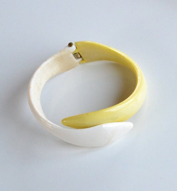 ART DECO white and yellow celluloid old plastic d… - image 3