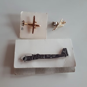 Ancien stock vintage lot 3 pcs avion avion avion argent or métal épinglette sur carte originale