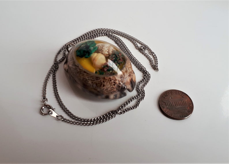 Big Vintage 50/'s underwater landscape molded clear lucite plastic embedded shell cowrie shell pendant necklace