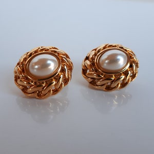 Elegant Vintage designer gold plate faux pearl braided rope frame clip earrings