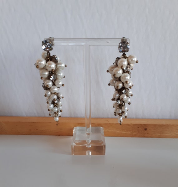 STATEMENT Vintage cascading grape beaded white fa… - image 4