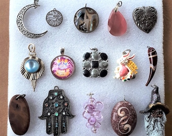 Pingente vintage: concha, vidro, mão de Hamsa