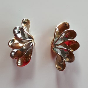 Vintage DESIGNER Couture gold and silver tone metal modernist statement clip earrings