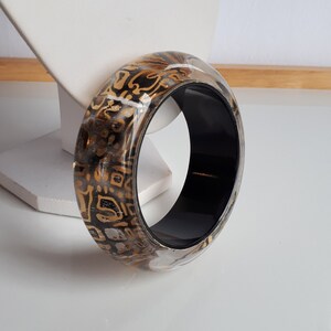 STATEMENT layered black and clear resin plastic bracelet gold abstract design domed bangle bracelet, resin bangle bracelet, plastic bracelet