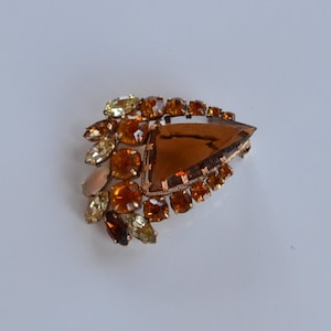 Big Vintage 50&#39;s honing cognac topaas heldere strass open achterkant broche pin