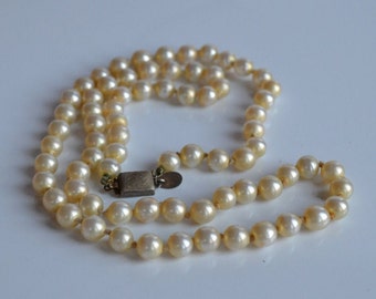 Vintage LES BERNARD USA signed art deco classic glass pearl beaded hand knotted necklace gold plated sterling silver clasp