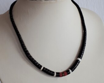 Utsökt vintage SANTO DOMINGO brunt heishiskal röd korallmässing choker halsband med examen, surfare unisex män kvinnor