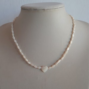 Delicate Vintage carved Mother of pearl MOP shell beaded choker necklace with heart bead