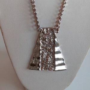 BIG Vintage textured silver metal modernist geometric pendant necklace with flattened chunky chain