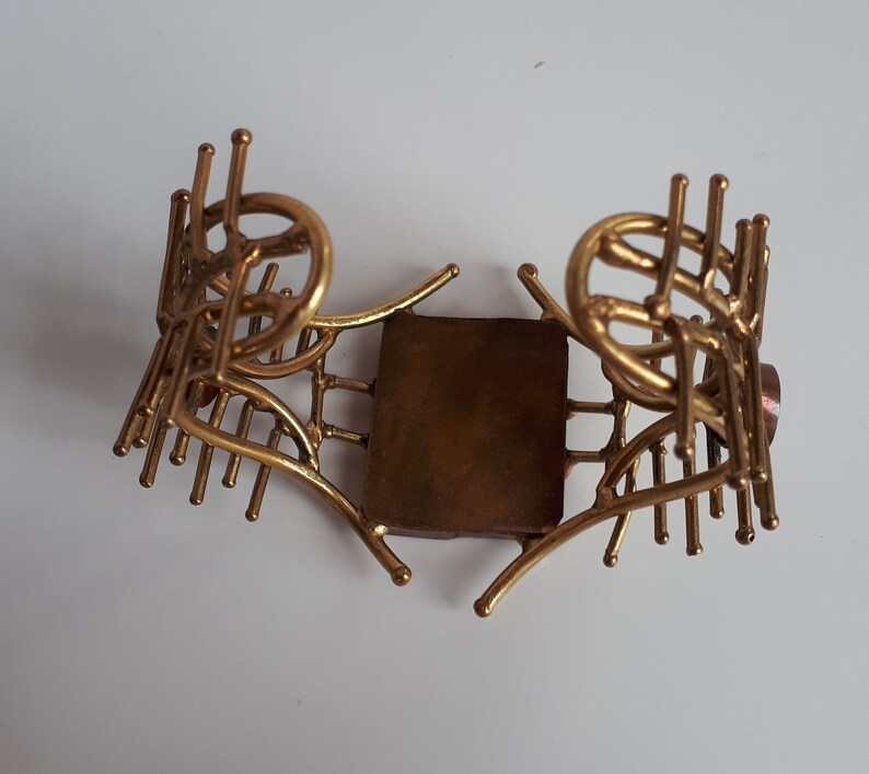 STATEMENT ooak Vintage 70/'s handcrafted artist studio modernist brutalist structural brass cuff bracelet with green resin accent