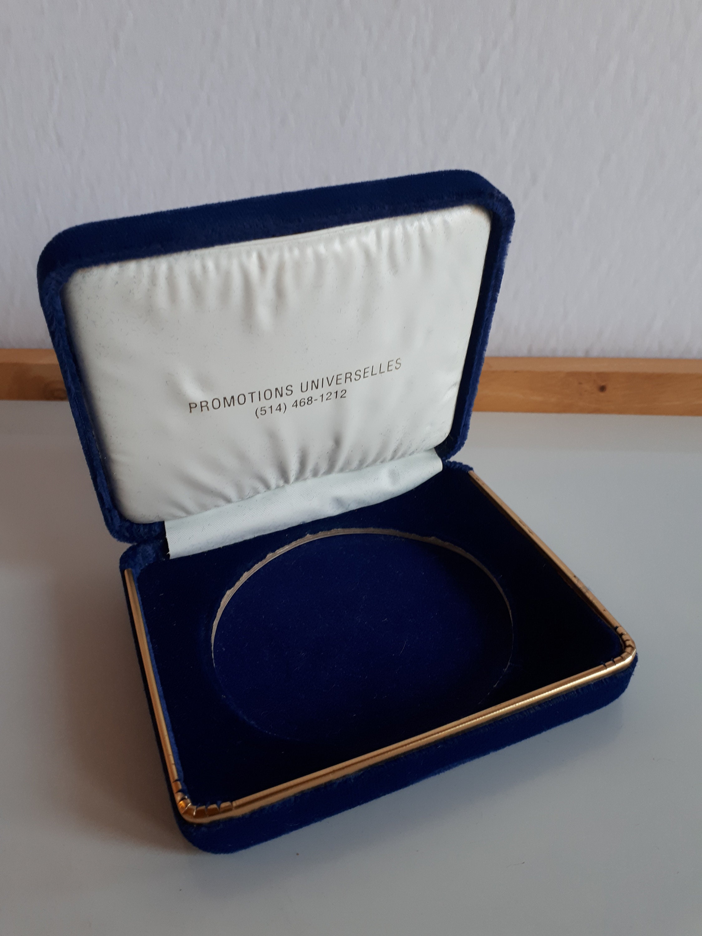Vintage jewelry box for medal or brooch navy blue silk velvet gold trim - empty
