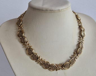 Vintage Designer goudkleurige choker ketting met Etruskische revival paneel