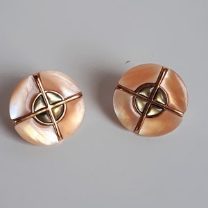 Big vintage BUTLER signed iridescent natural pink green mother of pearl MOP round clip earrings designer