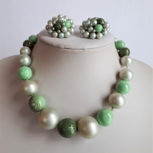 Chunky Vintage 50s green faux pearl and green beads jewelry set beaded graduated necklace and cluster earrings