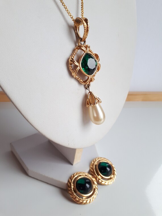 Vintage Swan SWAROVSKI jewelry set green resin go… - image 3