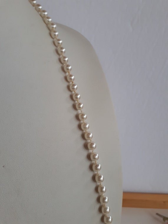 Gorgeous Vintage lustrous white glass faux pearl … - image 4