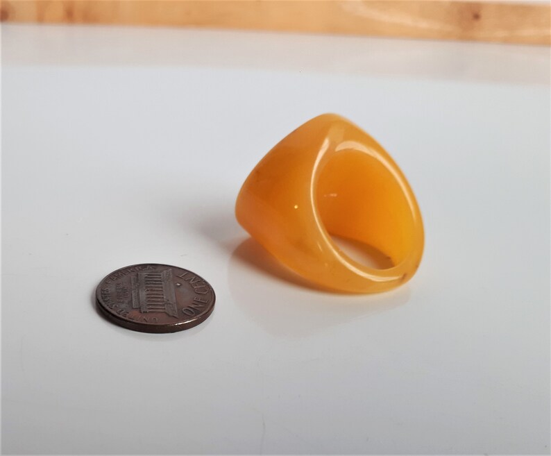 Yellow marbled lucite heart ring STATEMENT massive chunky plastic flat top ring Size 7.5