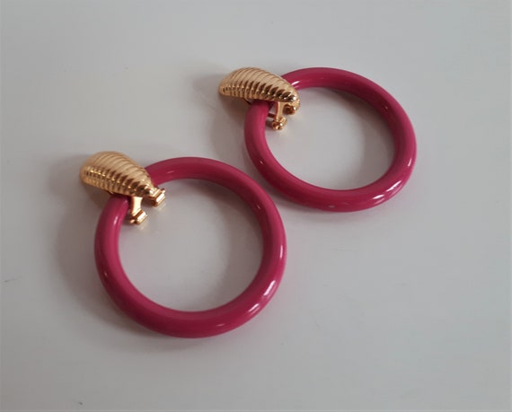 Statement vintage RETRO fuchsia pink resin plasti… - image 1